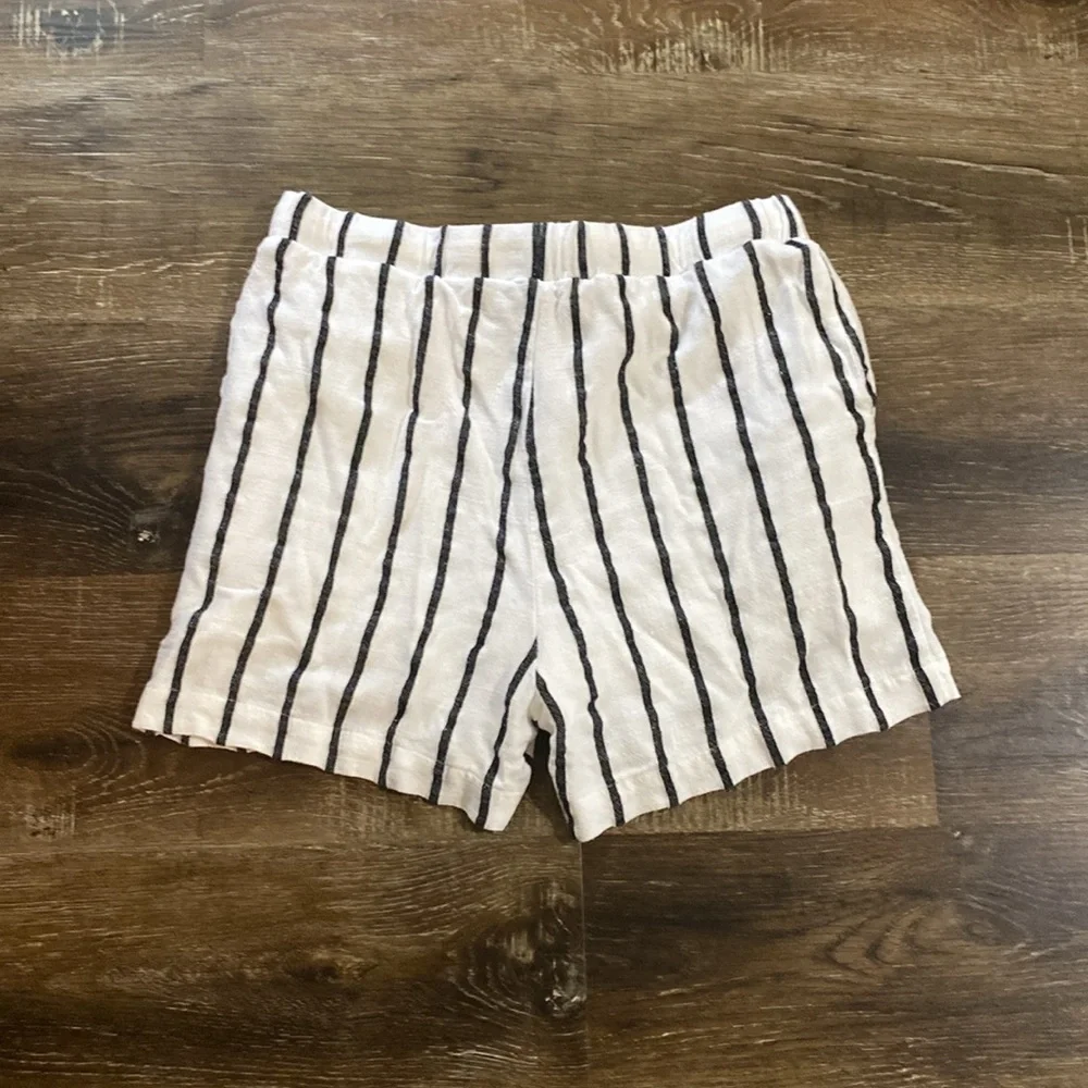 Doe & Rae 100Linen Shorts - Picture 5 of 7